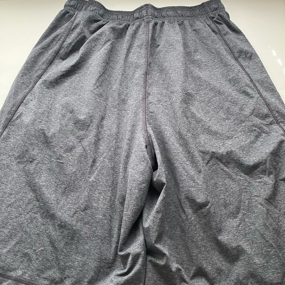 Under Armour Athletic Shorts Size Small Gray Basketball Elastic Waist 30in Waist - Picture 5 of 6